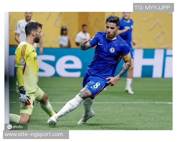 切尔西更衣室风波升级斯特林与恩佐训练场发生激烈冲突